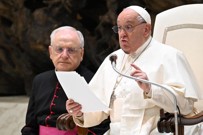 Il Papa Lancia Un Appello Per