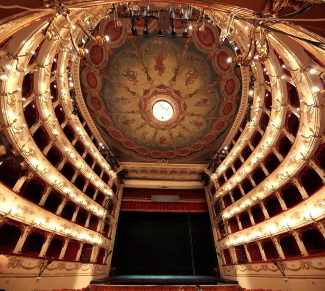 Il Rossini Opera Festival 2025 Un viaggio tra novità e ritorni sul palco di Pesaro