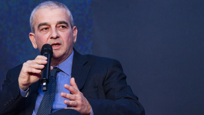 Il Governo Italiano Valuta Di