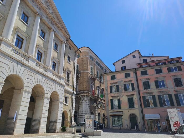 Il Sindaco Di Ancona Prende In
