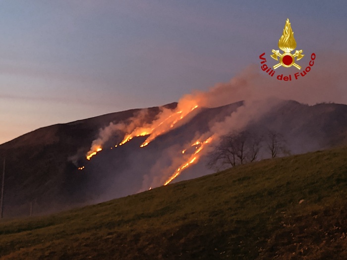 Incendi Boschivi Nel Chiavares