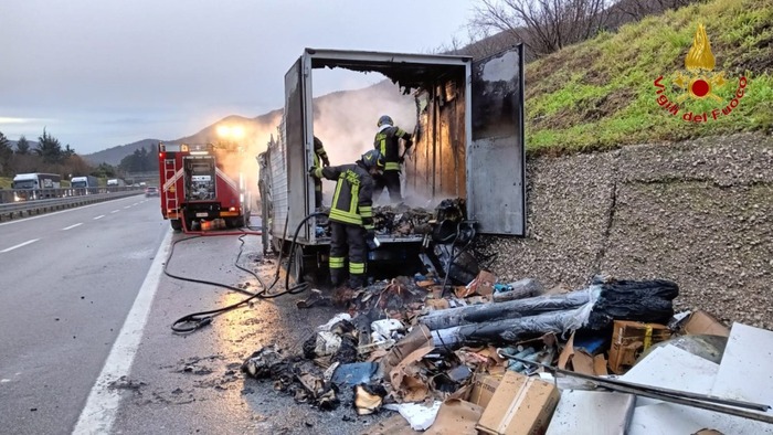 Incendio Devasta Un Autocarro