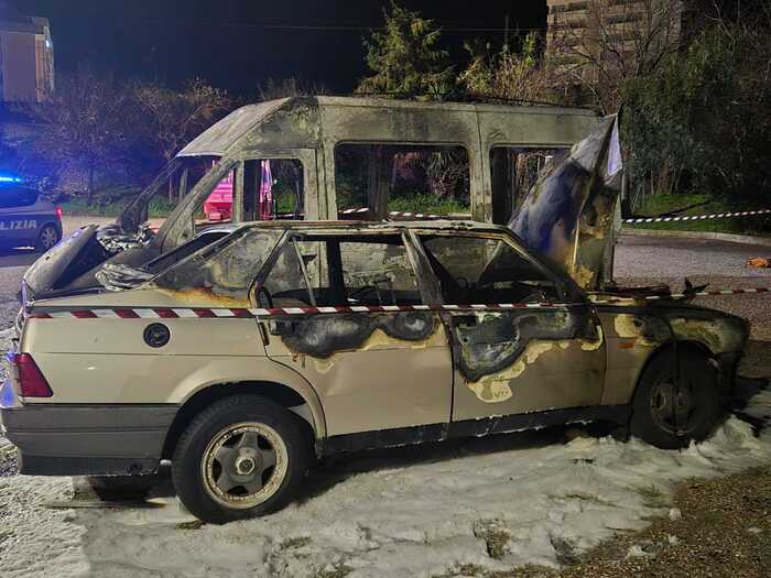 Incendio Distrugge Auto E Furg