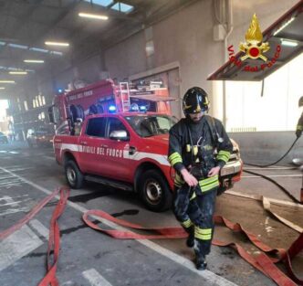Incendio In Una Fabbrica Di Ce