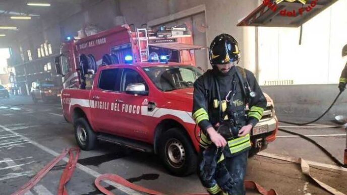 Incendio In Una Fabbrica Di Ce