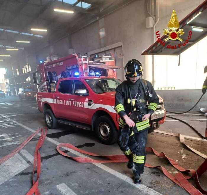 Incendio In Una Fabbrica Di Ce