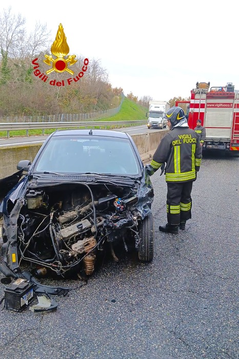 Incidente Stradale Sull27A16 Na