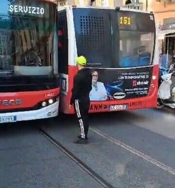 Incidente Tra Pullman A Napoli