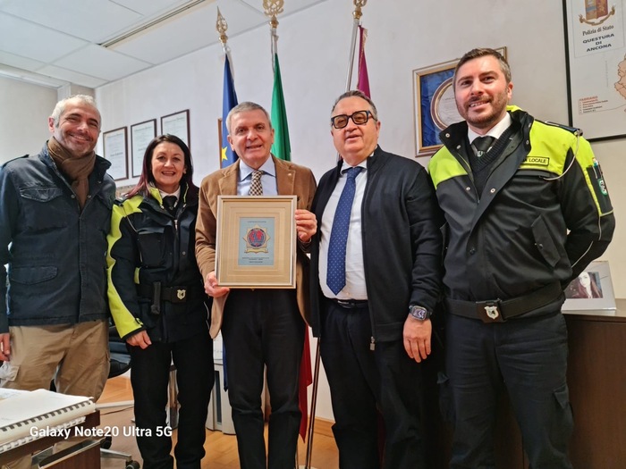 Incontro Tra Il Questore Di An