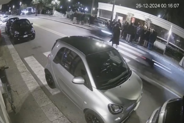 Investiti Due Motociclisti Fug