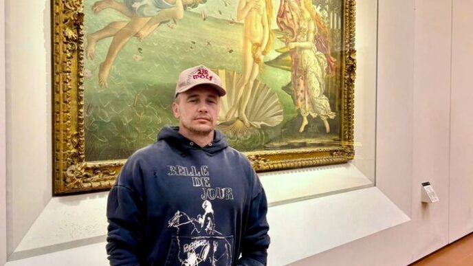 James Franco Visita Gli Uffizi