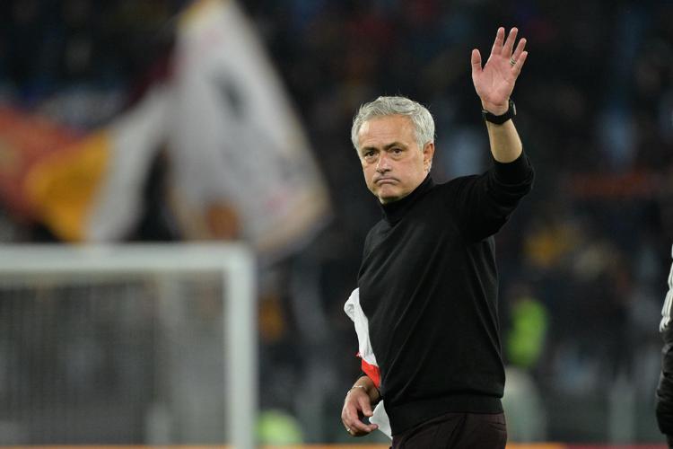 Josc3A9 Mourinho Si Sottopone A U