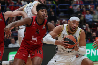 L27Ea7 Milano Continua La Sua M