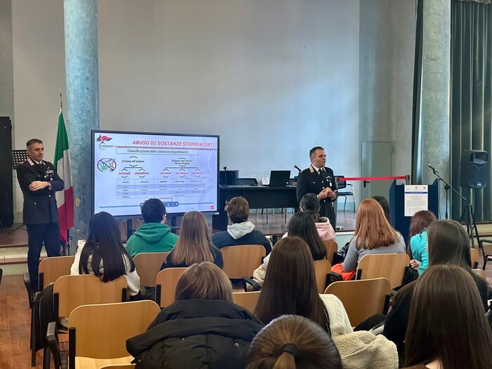 L27Arma Dei Carabinieri In Azio