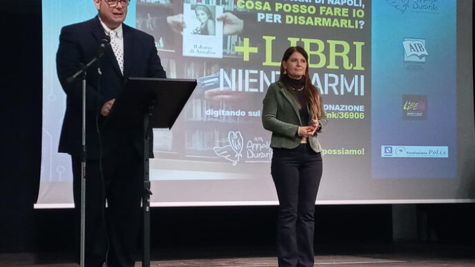La Biblioteca Sociale Di Napol