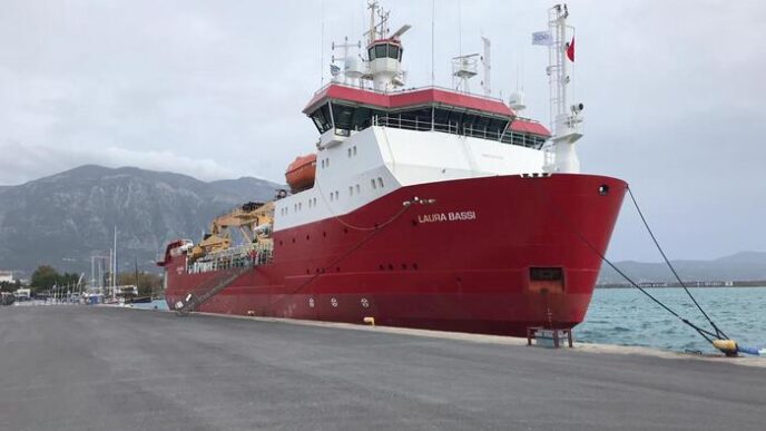 La Nave Rompighiaccio Laura Ba