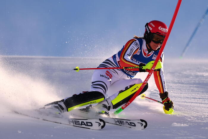 Lena Duerr In Testa Nella Prim