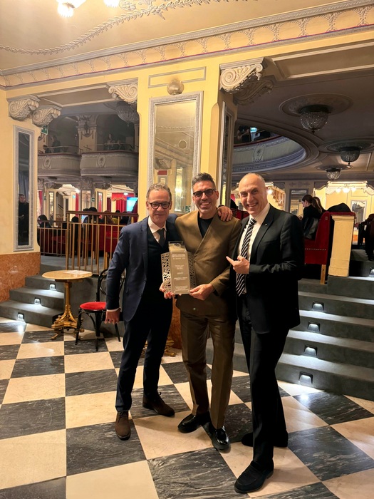 Lhov Di Elica Vince Il Premio
