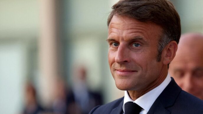 Macron Respinge Le Dimissioni
