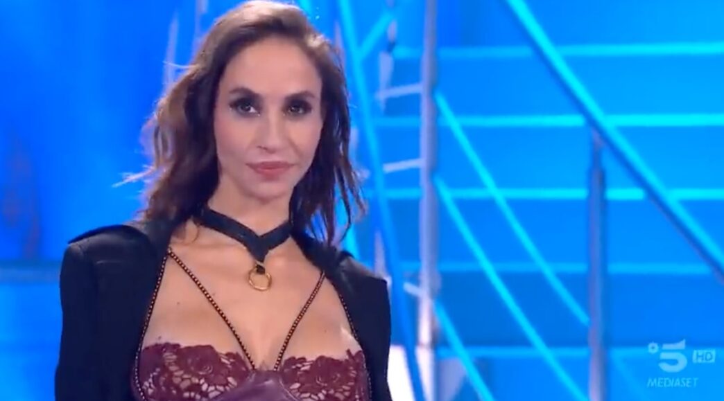 Malena Abbandona Il Mondo Del