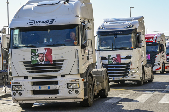Napoli Bloccata Dallo Sciopero