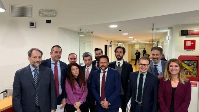 Opposizioni Presentano Ordine