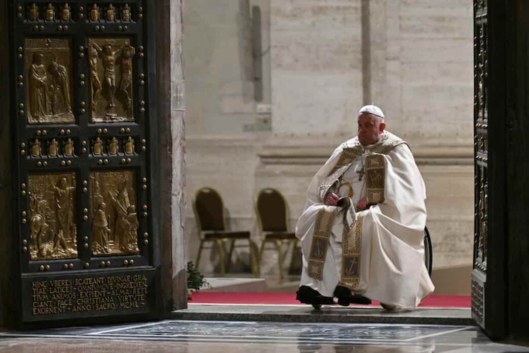 Papa Francesco Apre La Porta S