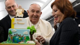 Papa Francesco Celebra L27Arriv