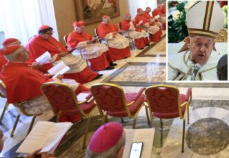 Papa Francesco Celebra La Crea