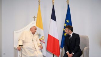 Papa Francesco E Macron3A Collo