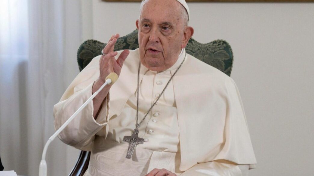 Papa Francesco Guida Le28099Angelus