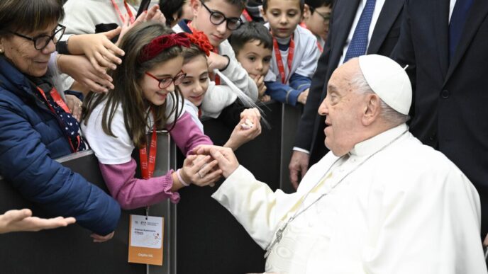 Papa Francesco Incontra L27Ail3A