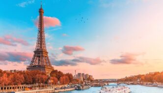 Parigi Affronta Il Turismo Di