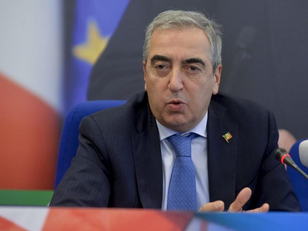 Politica E Stipendi3A Gasparri