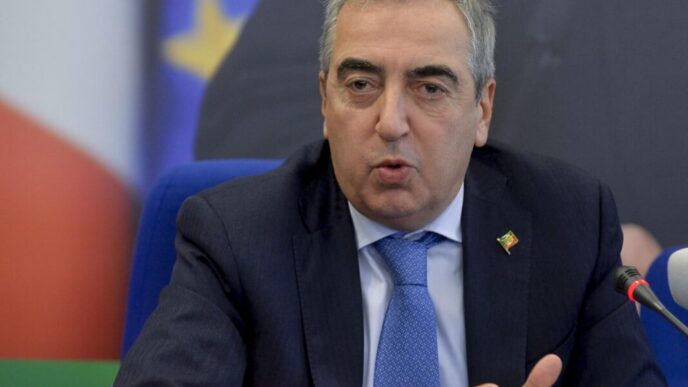 Politica E Stipendi3A Gasparri