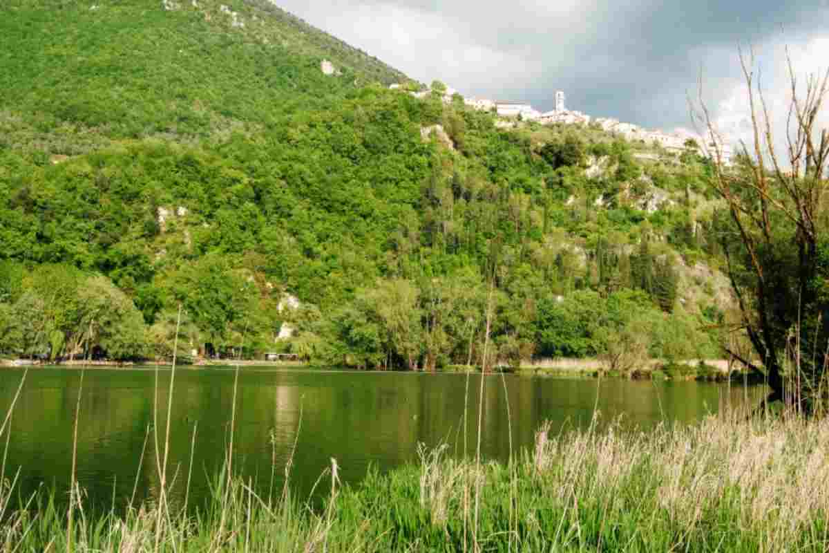 Un Limpido Lago Ed Un'Affascinante Cascata Fanno Innamorare Tutti: Il Borgo Ideale Per Fughe Dal Caos Della Città 5 Lago Posta Fibreno