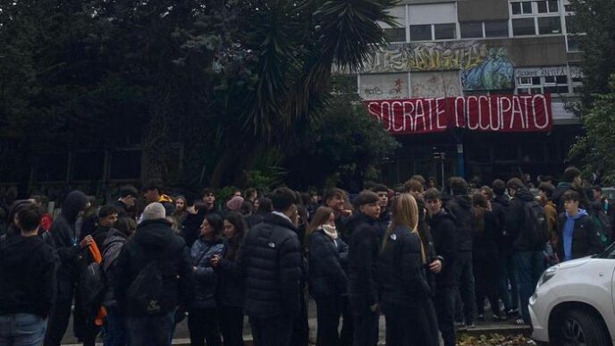 Protesta Al Liceo Socrate Di R
