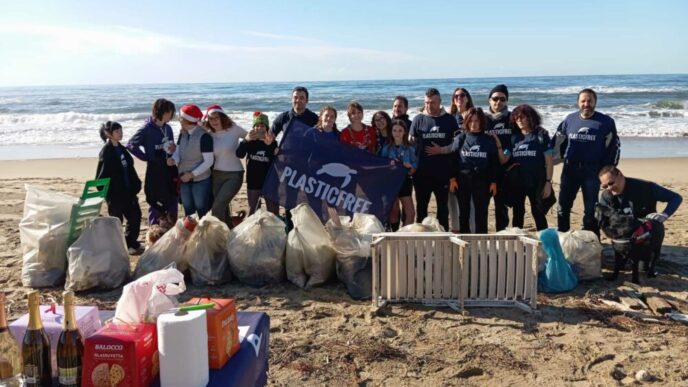 Pulizia Della Spiaggia A Sabau