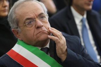Renato Natale Torna In Scena C