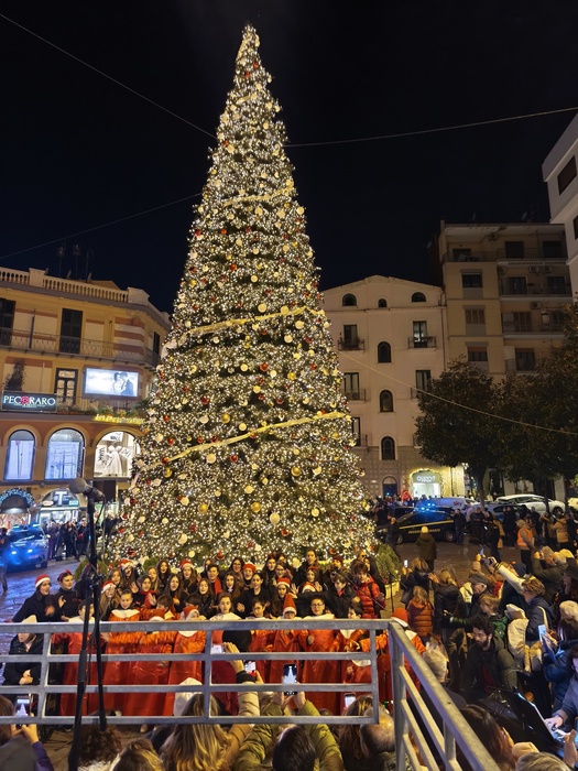 Salerno Accende Le Luci Del Na