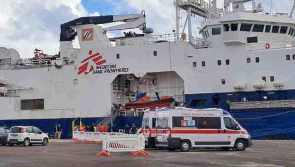 Sbarco Di Migranti Nel Porto D