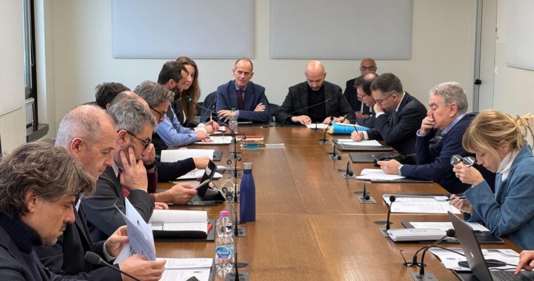 Scontro Nella Commissione Regi