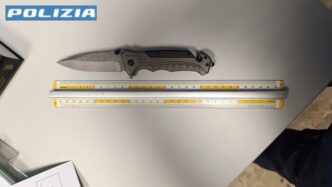 Scoperto Giovane Con Coltello