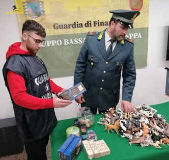 Sequestro Di Addobbi E Giocatt
