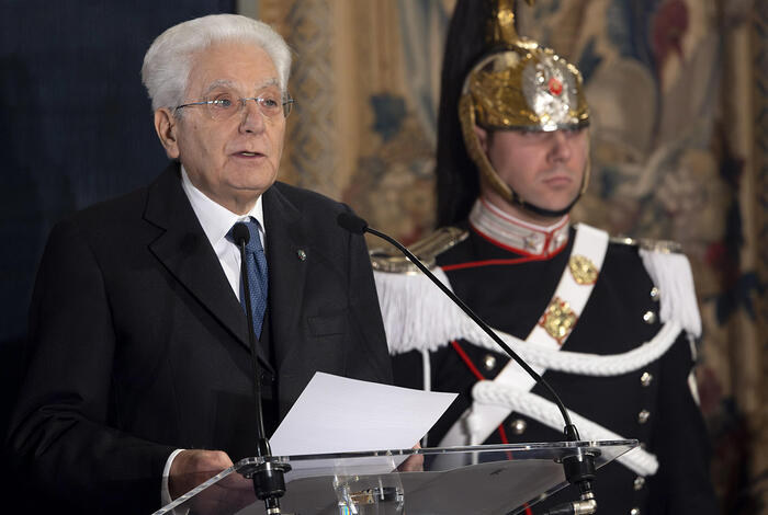 Sergio Mattarella Celebra L27Op