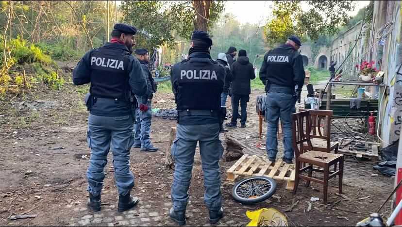 Sgombero Di Un Edificio A Roma