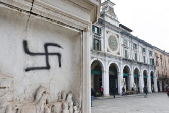 Svastiche Sui Muri Di Brescia3A