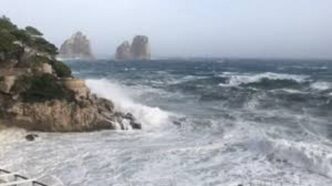 Tempesta Sul Golfo3A Sospesi I