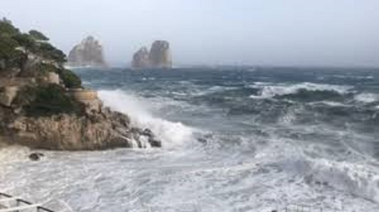 Tempesta Sul Golfo3A Sospesi I