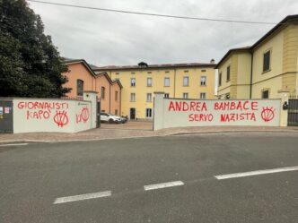 Tre Persone Allontanate Da Com